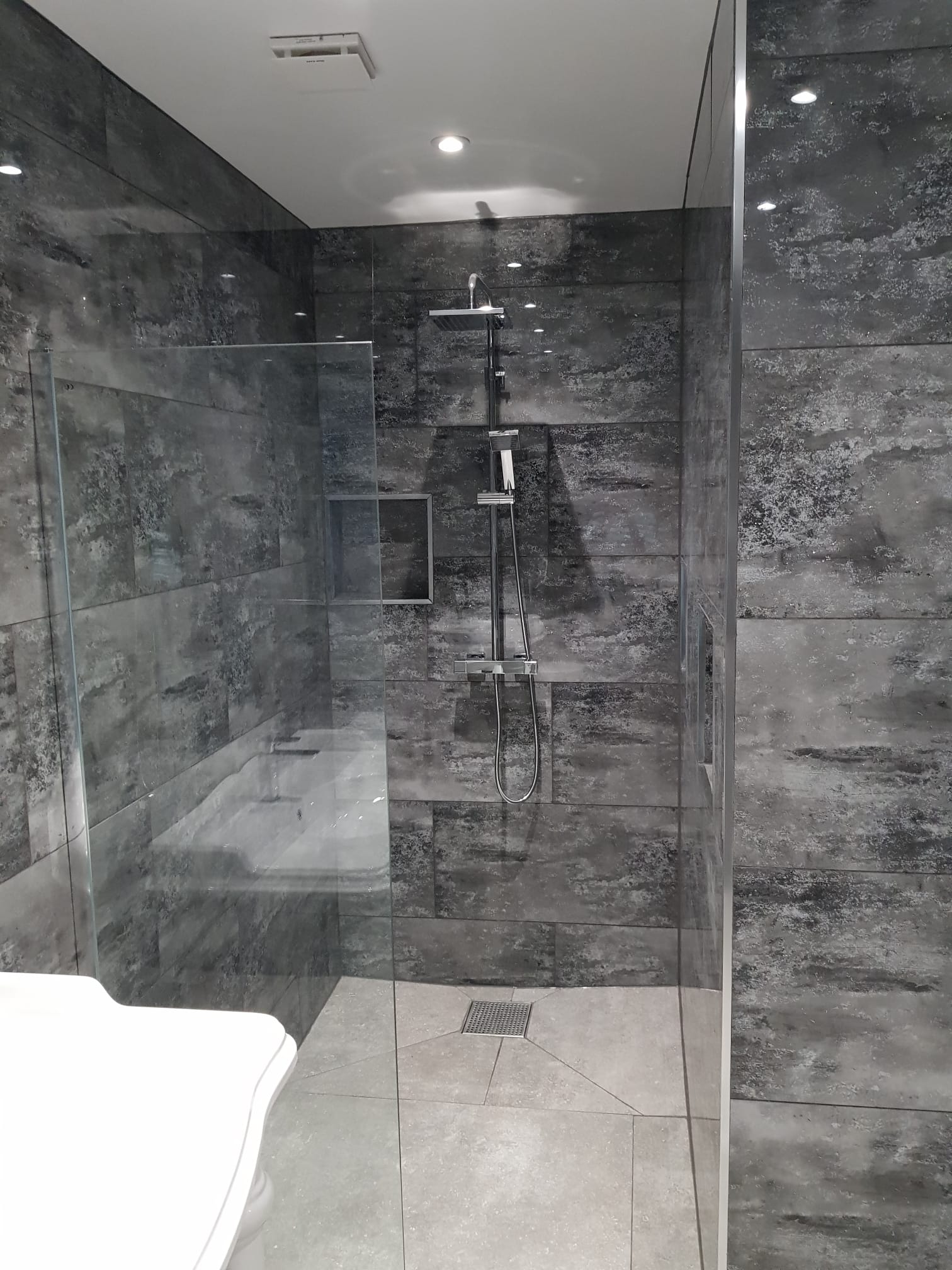 Bathroom — tiling and fitting detail